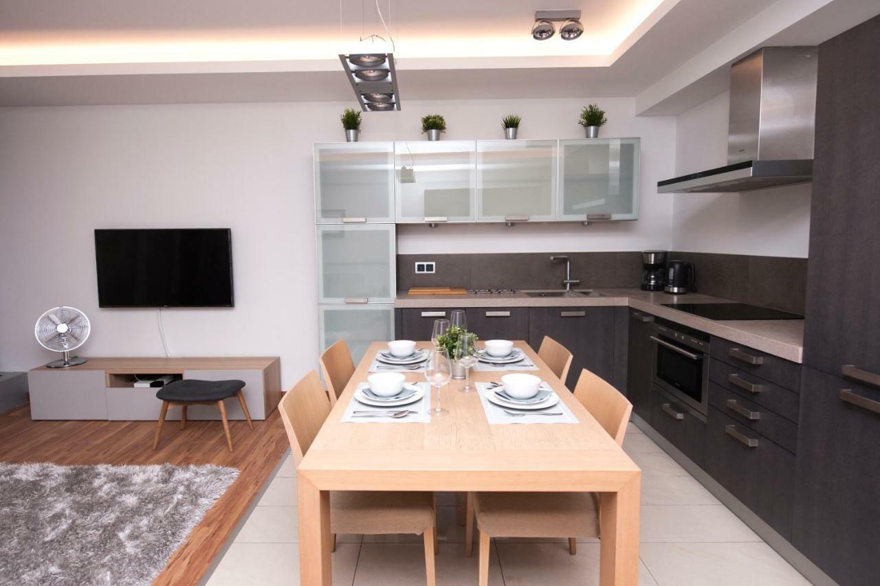 Apartament Zeta Lux 乌斯特龙 外观 照片